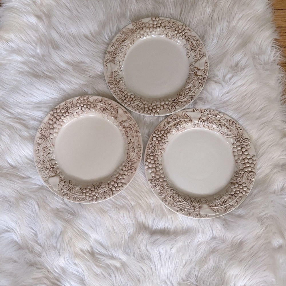 VINTAGE EURO CERAMICA VINEYARD Cream Dinner Plates Set